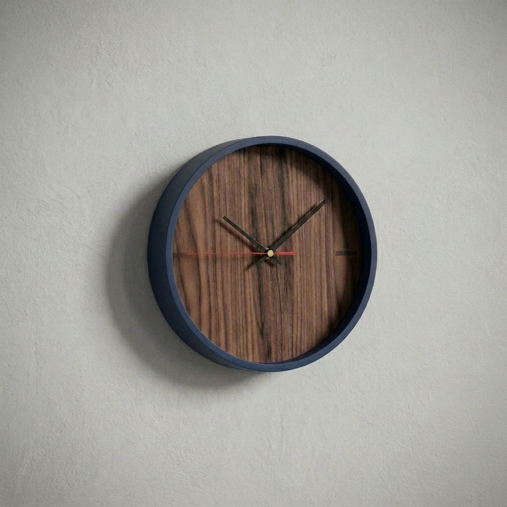 Wanduhr Chrona in der Farbe Nachtblau